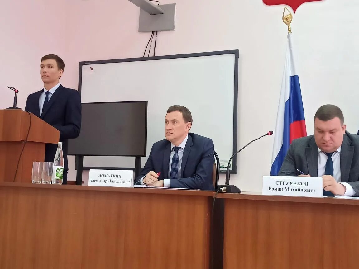 На 48-й сессии Совета  депутатов района были рассмотрены три вопроса.